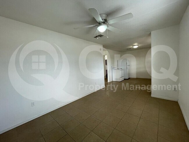 Foto del edificio - 3365 N Stone Ave