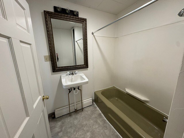Full bath - 62 W Spring St