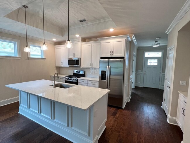 Foto del edificio - 843 Avery Park Dr