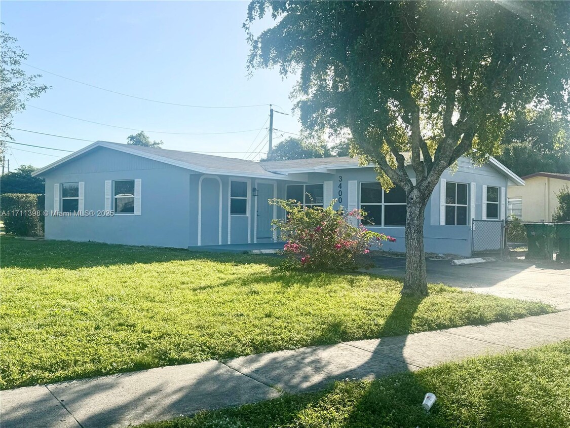 Foto principal - 3400 NW 5th Ct