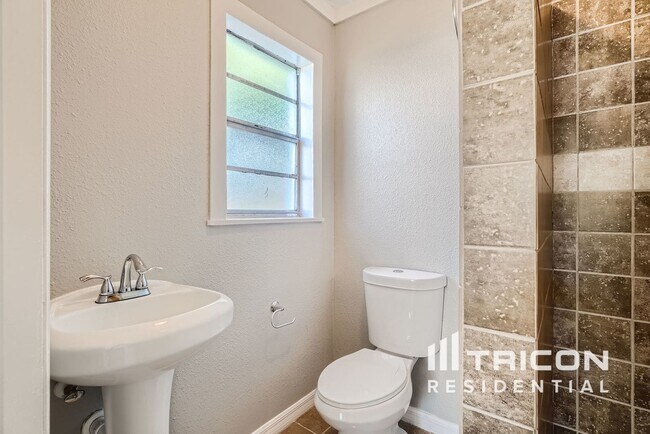 Foto del edificio - 14800 11th St