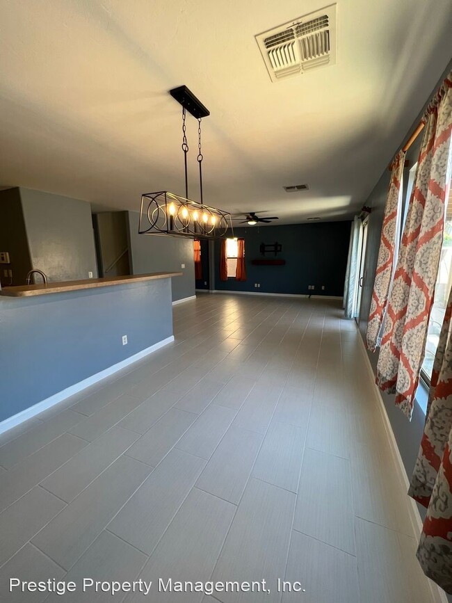 Building Photo - 4 br, 2.5 bath House - 664 W Flaming Arrow Dr