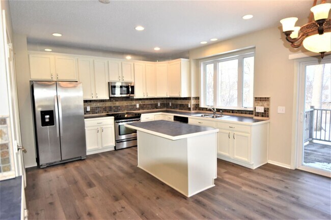 Building Photo - 7416 Aspen Cv S