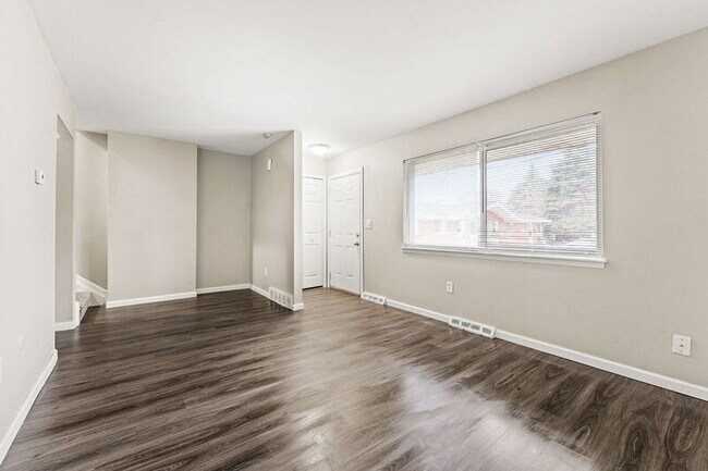 Building Photo - 1010 Montie Rd