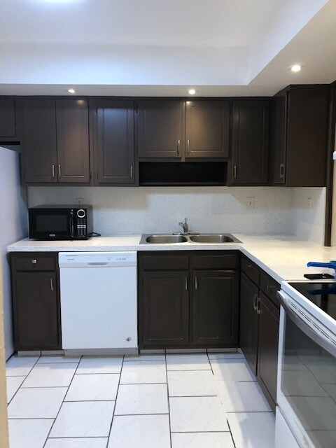 Building Photo - 2510 SW 81st Ave