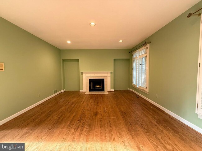 Building Photo - 1307 Stamford Way