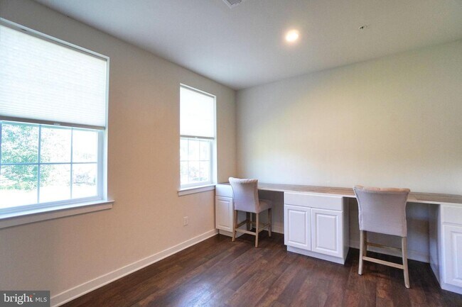 Building Photo - 35 Jessop Ln