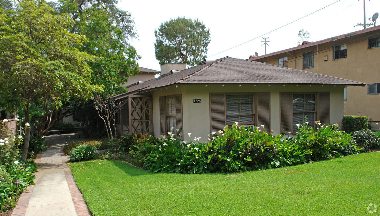 Primary Photo - 1721 Oxley St