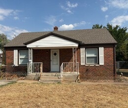 Building Photo - 2316 Miramar Blvd
