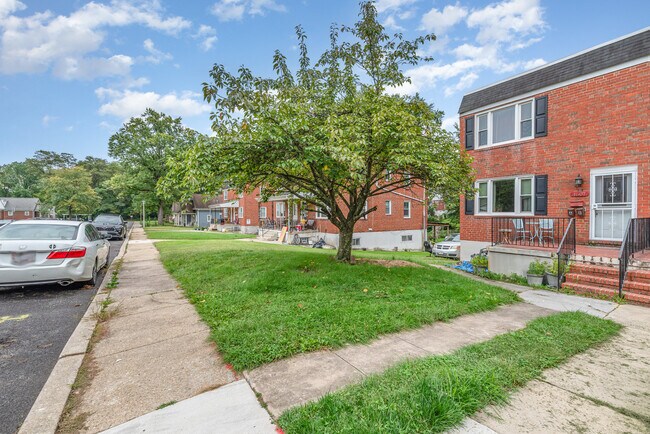 Building Photo - 4607 Parkwood Ave