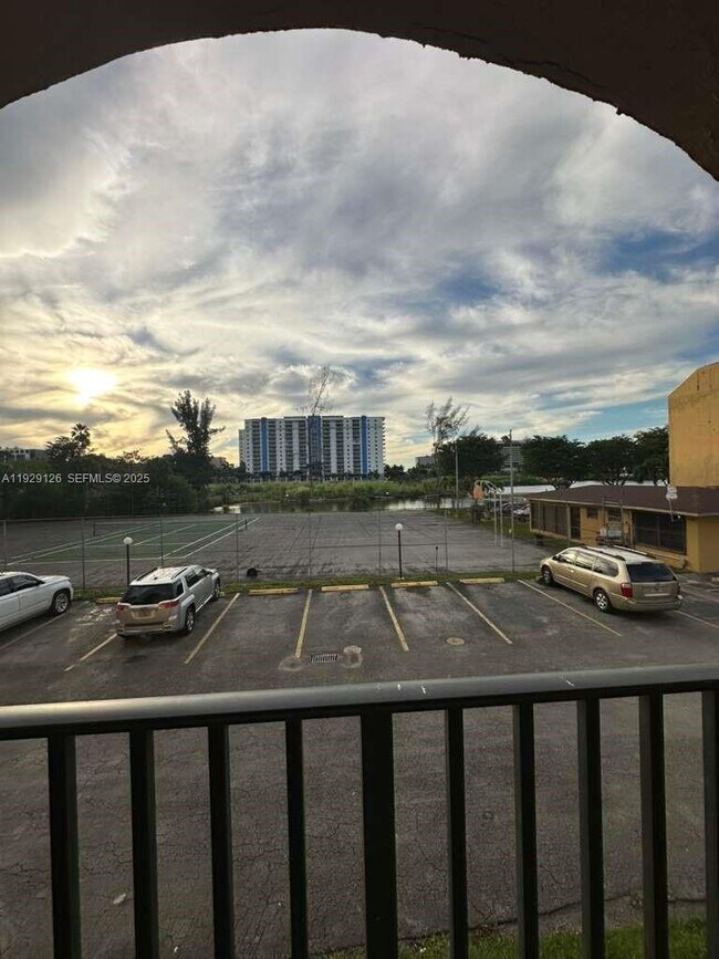 Foto del edificio - 4801 NW 7th St