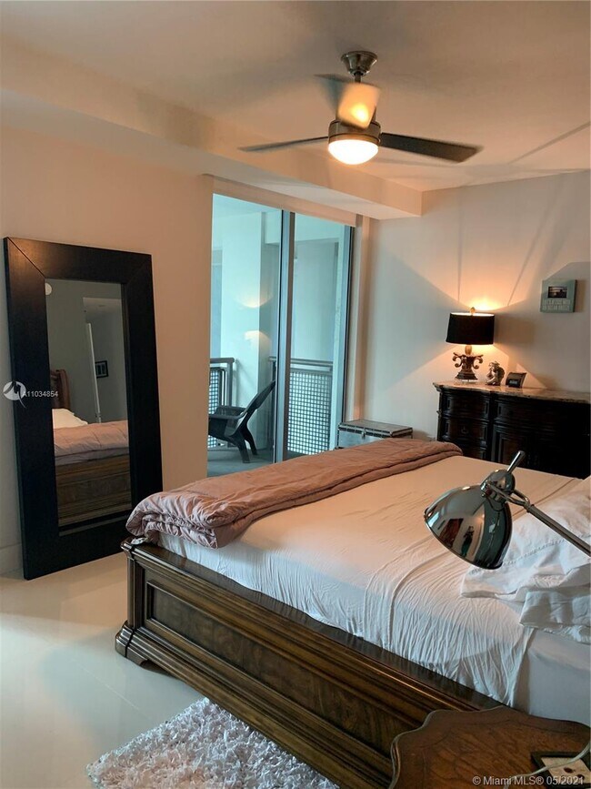 Foto del edificio - 6000 Collins Ave