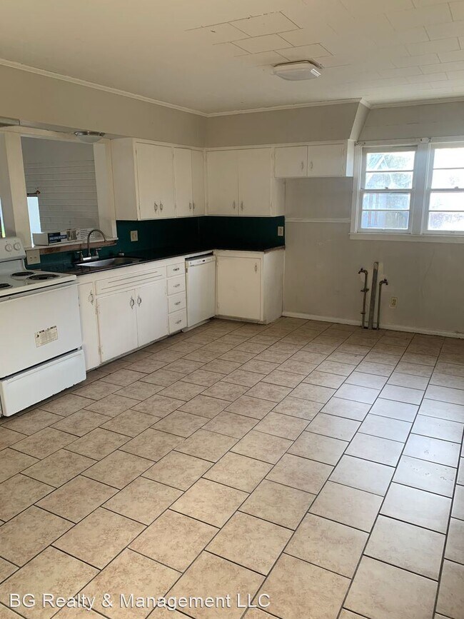 Building Photo - 3 br, 1.5 bath House - 123 Bellot