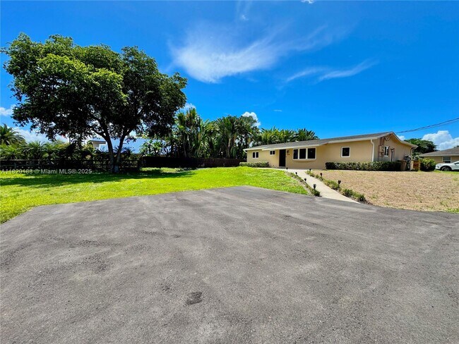 Foto del edificio - 14450 SW 24th St