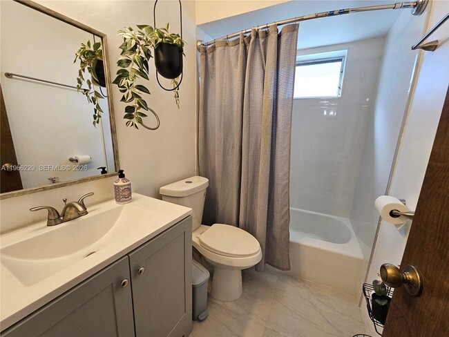 Building Photo - 2491 SW 82nd Ave