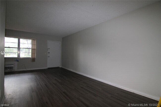 Foto del edificio - 1 br, 1 bath Condo - 151 SW 135th Ter Apt ...
