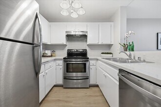 Building Photo - 3440 Lebon Dr