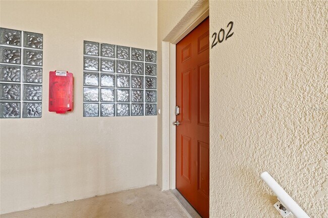 Building Photo - 6413 Hollydale Pl