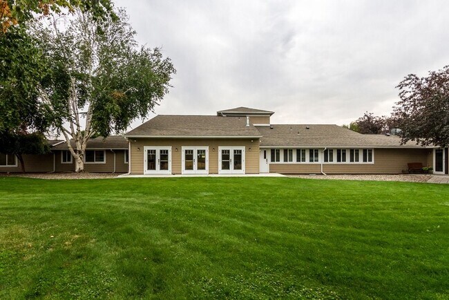 Foto del edificio - 3085 Resort St