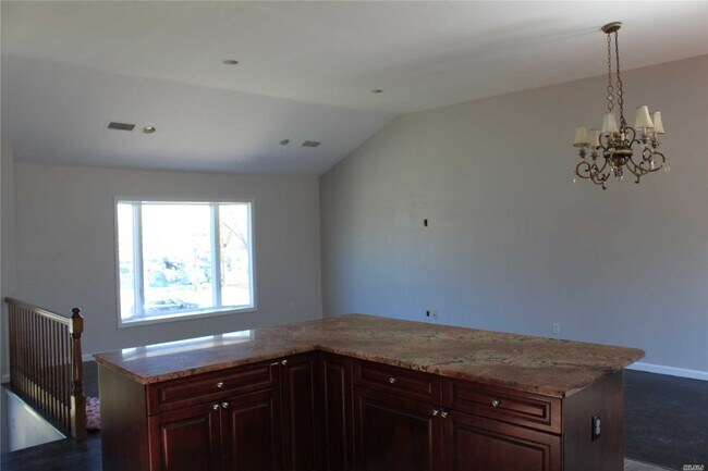 Building Photo - 3 Pinetree Ct