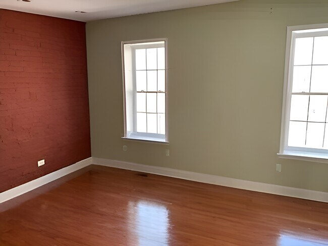 Building Photo - 1806 Titan St