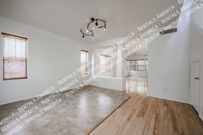 Building Photo - 1491 S Swallow Ln