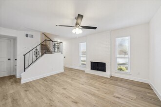 Building Photo - 1525 Bonanza Rd