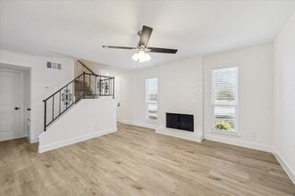 Building Photo - 1525 Bonanza Rd