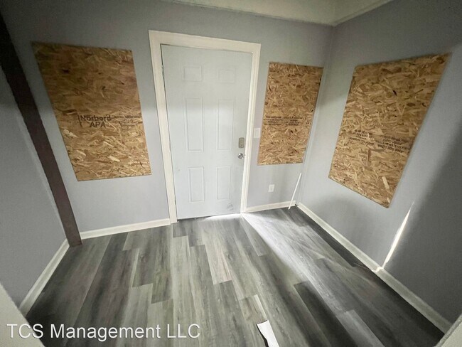 Building Photo - 3 br, 1.5 bath House - 500 East Queen Lane...