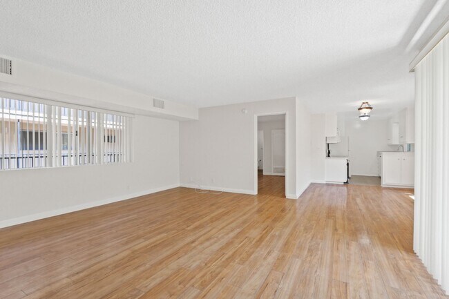 Foto del edificio - 12246 Montana Ave