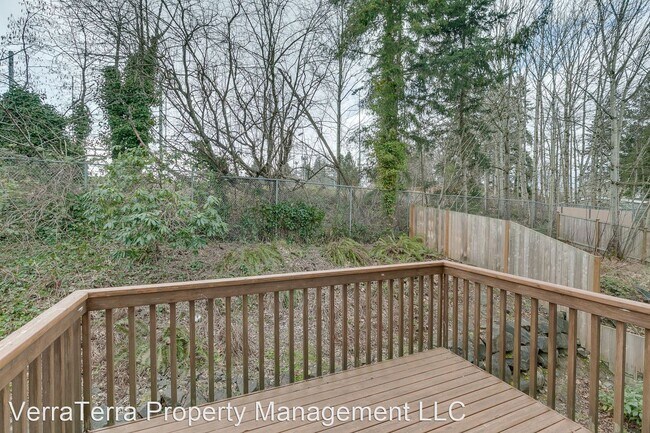 Building Photo - 5 br, 3.5 bath House - 4801 NE 13th Pl