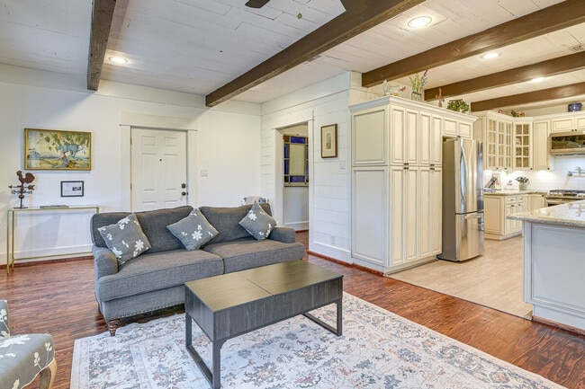 Building Photo - 5313 Palm Dr