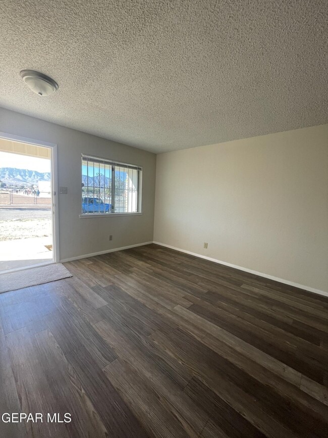 Foto del edificio - 10716 Georgetown St