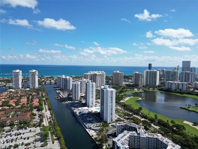 Foto del edificio - 3675 N Country Club Dr