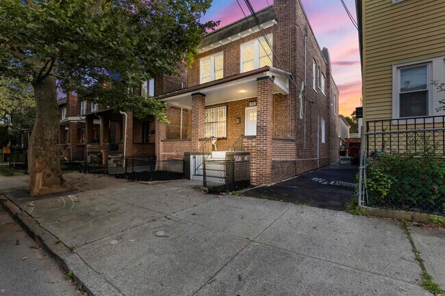 Building Photo - 165 Van Nostrand Ave