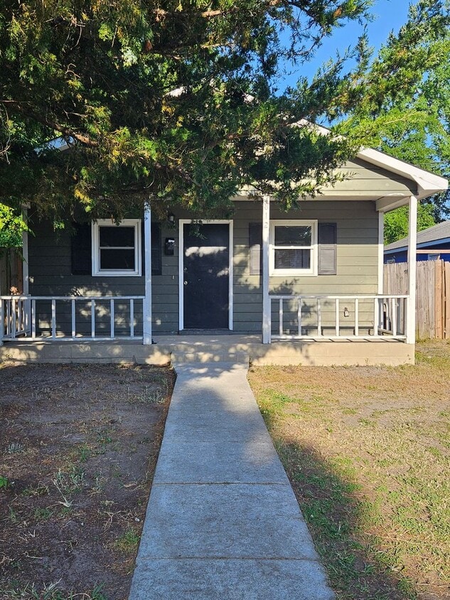 3BR Home Near Downtown Wilmington – Recently Updated, Pet Friendly - 3BR Home Near Downtown Wilmington – Recently Updated, Pet Friendly