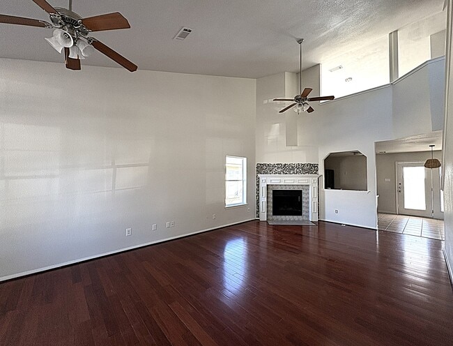 Foto del edificio - 6502 Griffith Loop