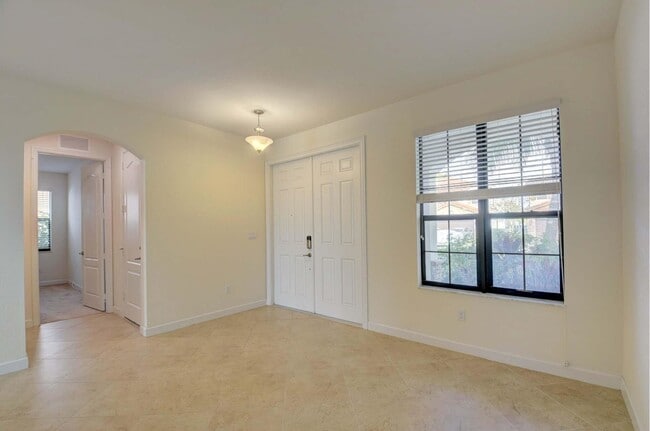Foto del edificio - 8834 Willow Cove Ln