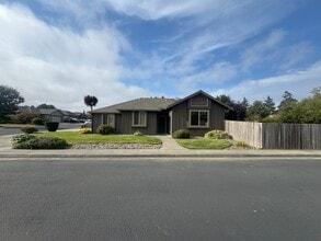 Building Photo - 7 Shadowbrook St