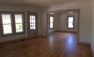 Foto del edificio - 2 Bedroom House (Can occupy 3 unrelated Ad...