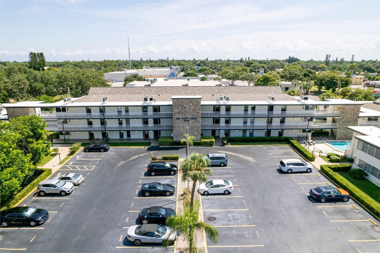 Foto principal - 2 Bedroom / 2 Bath Condo