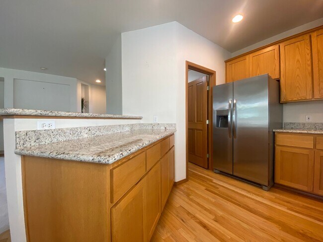 Building Photo - 4 bedroom home on Cul-de-sac!