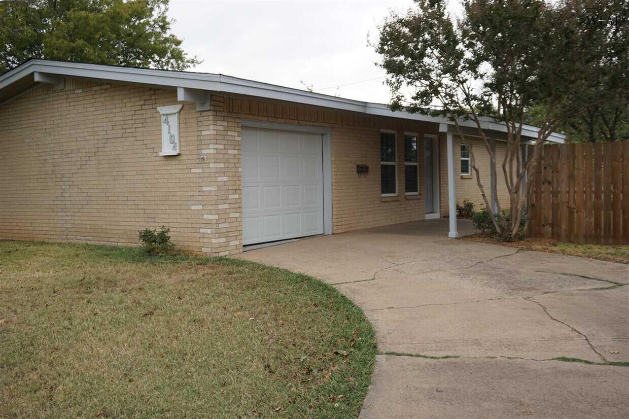 Primary Photo - 4104 Thomas Ave