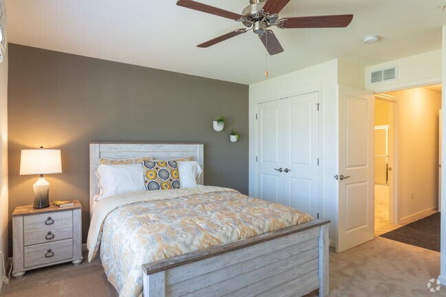 Apt 3515 - Hampden Greene