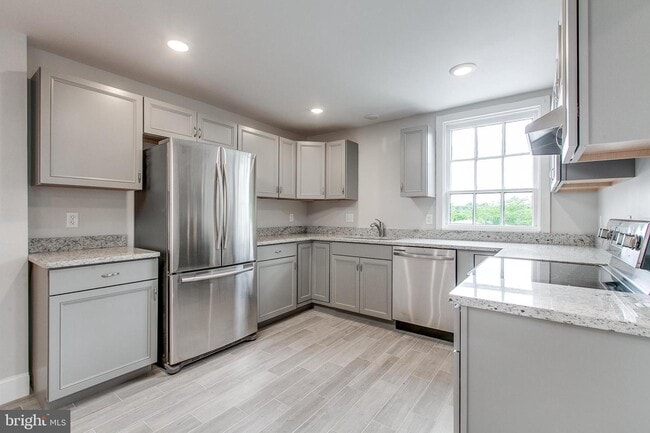 Building Photo - 401 S Market St