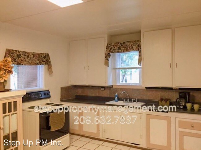 Building Photo - 2 br, 1 bath House - 99 Big Trees Rd REAR