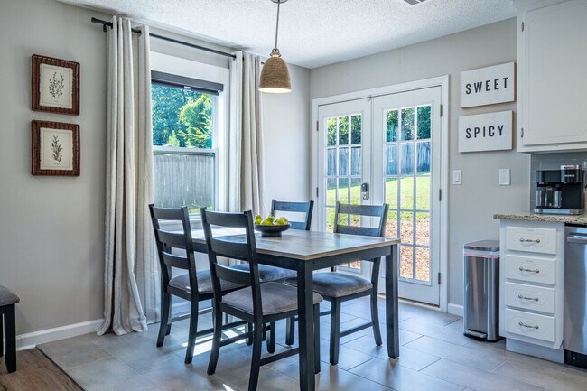 Foto del edificio - 25 Jennifer Ln