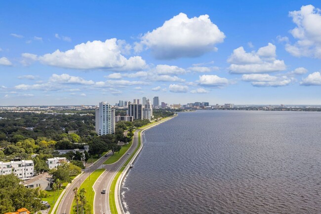 Foto del edificio - Luxurious Ritz-Carlton Residences