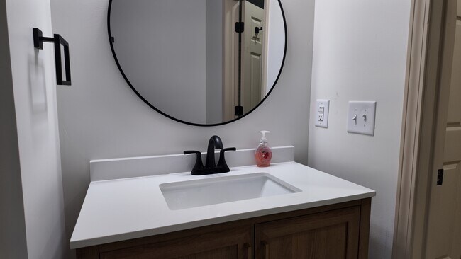 Foto del edificio - 1521 Anthony Dr