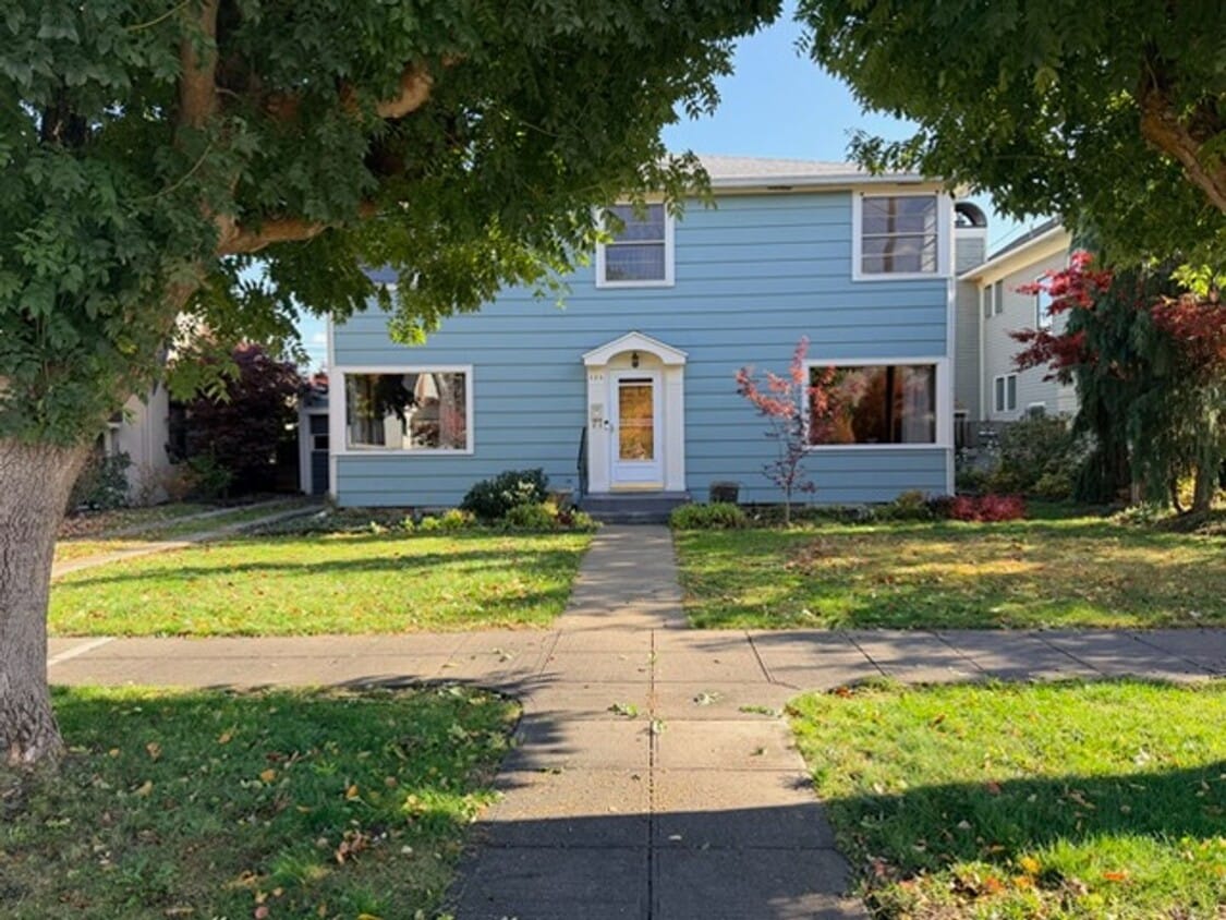 Primary Photo - Located in the Historic District! 3+ beds,...